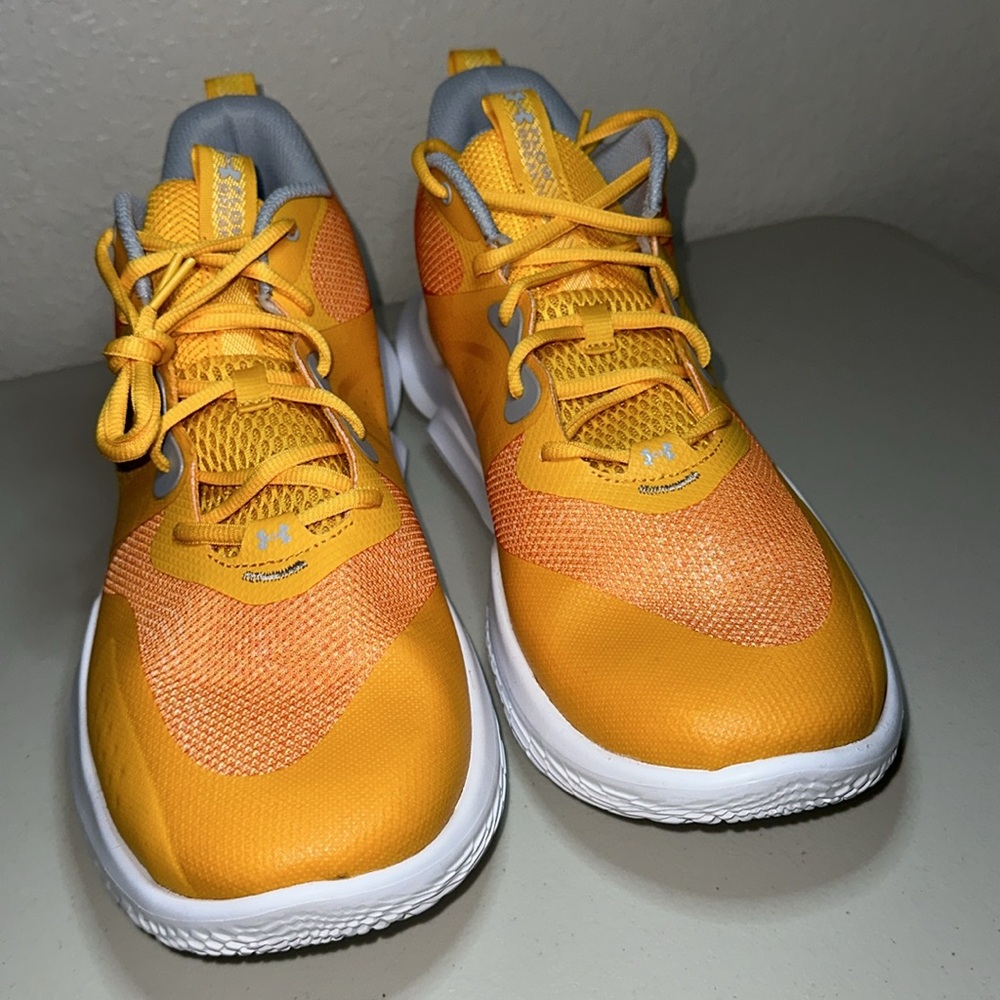 UNDER ARMOUR Flow Breakthru 3 Basketball NEW, very comfy, last one! 3025603-700 - Picture 4 of 8